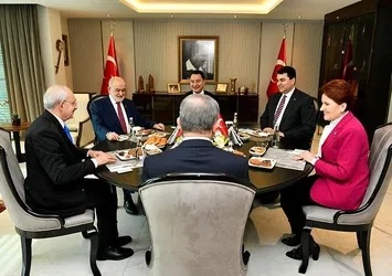 Yandaş medyanın da umudu kalmadı! Sözcü 6'lı masayı tiye aldı: Eyy aday! Geldiysen 6 kez masaya vur