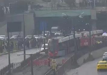 İstanbul’da tramvay altında can pazarı
