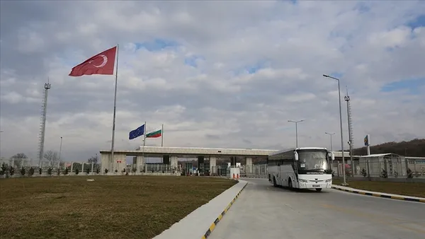 milli-savunma-bakani-hulusi-akar-rus-mevkidasi-ile-gorustu-tahliyelerin-aciliyetine-dikkat-cekildi-1651508540754.jpg Milli Savunma Bakanı Hulusi Akar Rus mevkidaşı ile görüştü! Tahliyelerin aciliyetine dikkat çekildi - 3