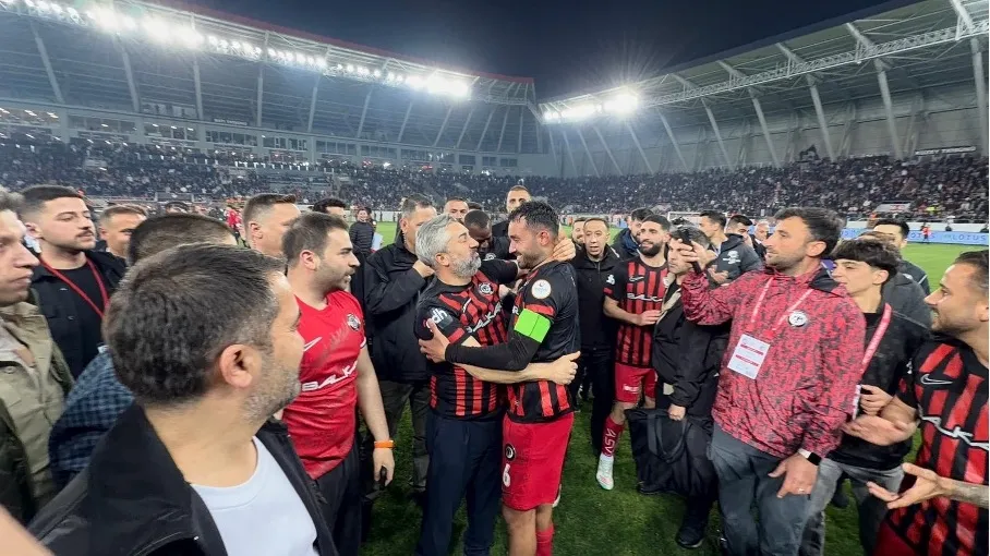 bir-sehrin-ruyasi-corum-fk-super-lige-yuruyor-1779259519819.jpg Bir şehrin rüyası: Çorum FK Süper Lig’e yürüyor - 5