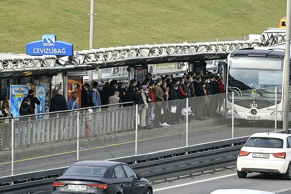 Sokağa çıkma kısıtlaması öncesi İstanbul trafiğinde son durum - 1