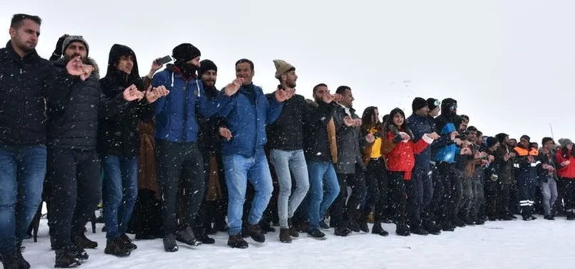 Hakkari'de 2 bin 800 rakımda kar festivali