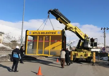 Bitlis'e klimalı ve televizyonlu otobüs durağı