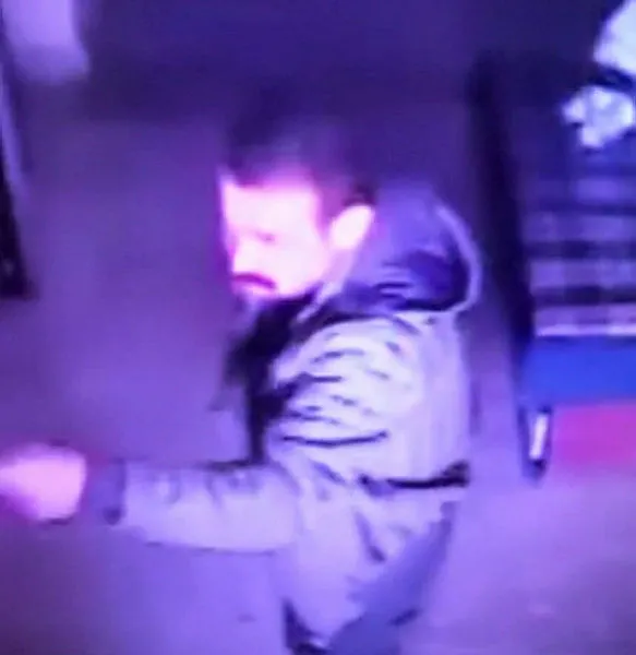 Ankara’da hırsız kimse yok sanıp eve girdi! Duştan çıkıp karşısında görünce şok oldu - 2