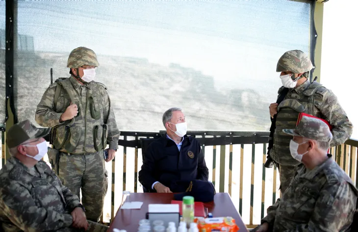 Son dakika: Milli Savunma Bakanı Akar Irak sınırında!