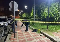 Karaman'da parkın ortasında kan döküldü! 15 yaşındaki çocuk dehşet saçtı: 2 yaralı