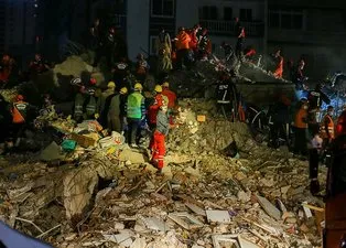 İzmir depreminde hayatını kaybeden Ege Ilgaz Yüksel'den geriye mezuniyet fotoğrafları kaldı