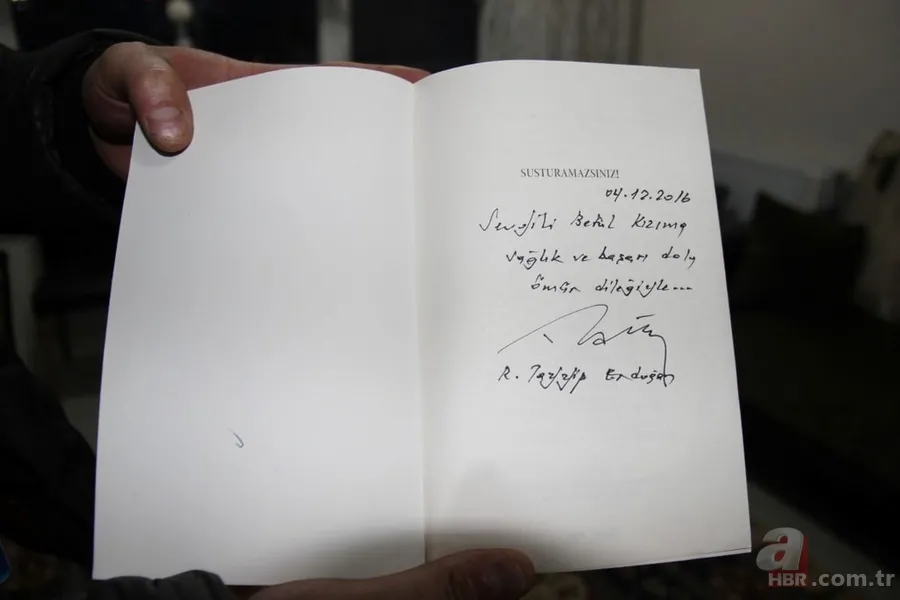 Cumhurbaşkanı Erdoğan pankart açan genç kızın evini ziyaret etti 7