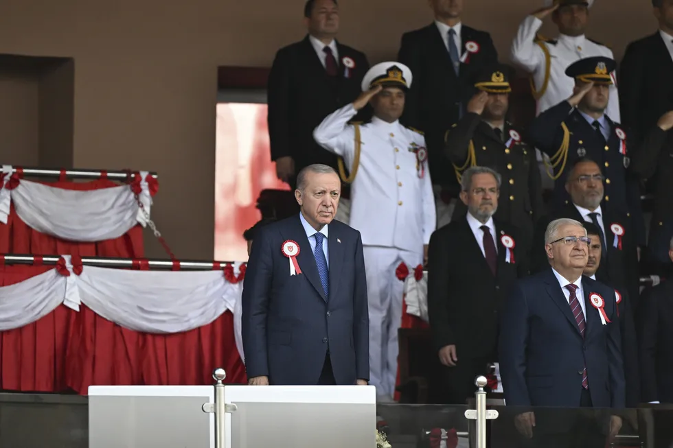 baskan-erdogandan-girnedeki-gemi-faciasina-iliskin-aciklama-tum-imkanlarimizi-seferber-ettik-1788116102468.jpg Başkan Erdoğan'dan Girne'deki gemi faciasına ilişkin açıklama: Tüm imkanlarımızı seferber ettik - 6