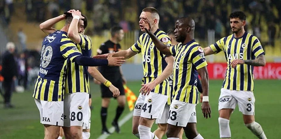 Kadıköy'de galibiyete rağmen "yönetim istifa" sesleri! Fenerbahçe 4-1  Kayserispor (MAÇ SONUCU) - Ziraat Türkiye Kupası