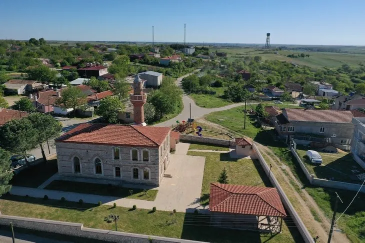 Turistlerin ilgi odağı oldu! Kurtdere Camisi mimarisiyle dikkat çekiyor