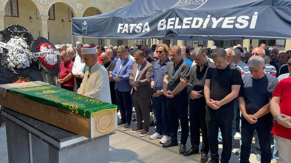 soner-aricanin-annesi-altun-arica-son-yolculuguna-ugurlandi-1782304156972.jpg Soner Arıca'nın annesi Altun Arıca son yolculuğuna uğurlandı - 1