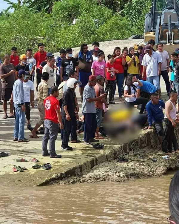 Malezya Sarawak'ta korkunç olay! Araba feribottan düştü: 1'i bebek 9 ölü - 2