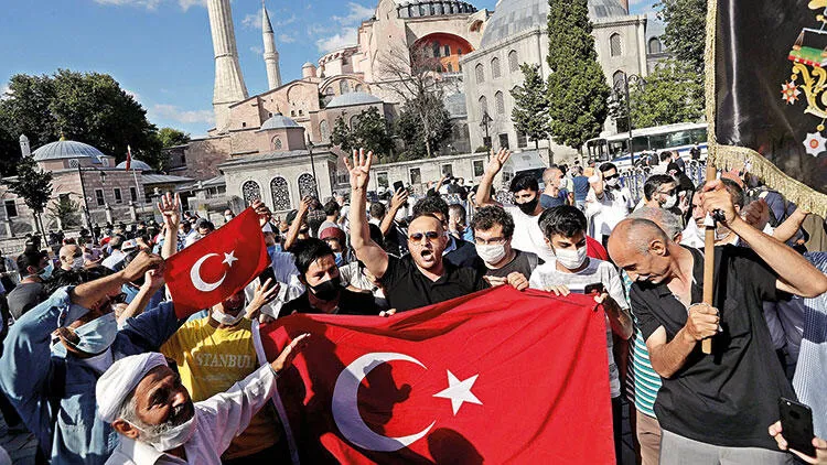 86 yıllık hasret sona erdi! Ayasofya'da ilk ibadet böyle olacak - 1