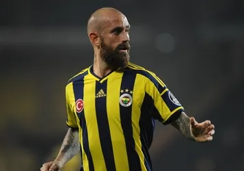 Kendine takım bulamayan Raul Meireles arabasını satıyor