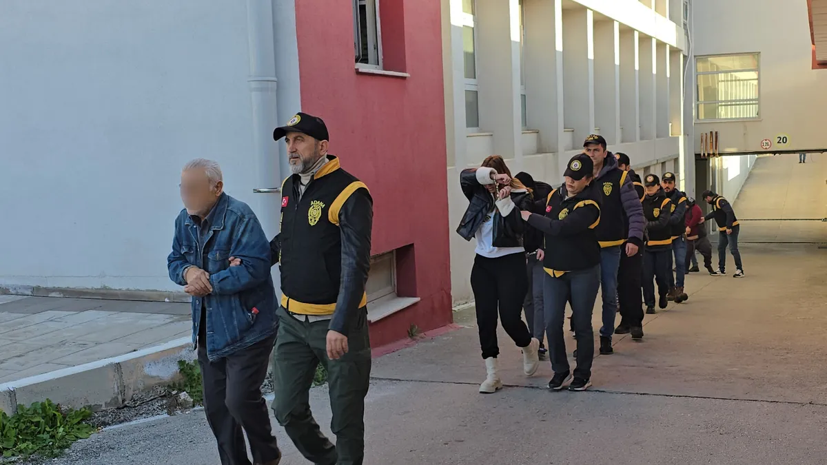 Adana'da fuhuş operasyonu: 14 gözaltı