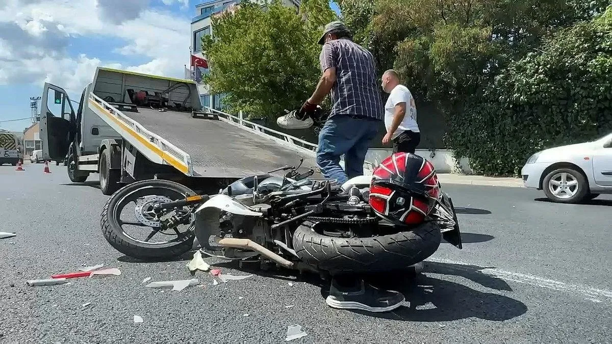 Katliam gibi kaza! Kırmızı ışıkta bekleyen çekiciye çarptı: 2 ölü