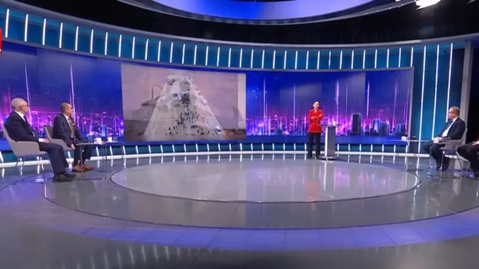 Helikopterle çarpışan uçakta kimler var?