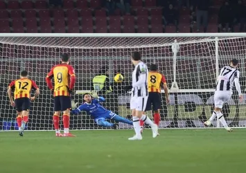 Penaltı için kavga etti! Hocası oyundan aldı