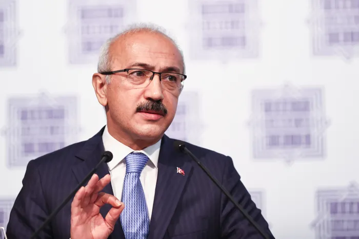 Hazine ve Maliye Bakanı Lütfi Elvan'dan ekonomi brifingi: Büyüme beklentisi yıl sonunda yüzde 9.5 - 4