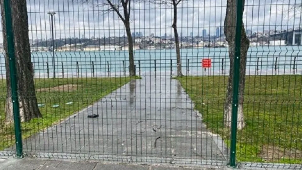 Kuzguncuk Parkı kaderine mi terk edildi?