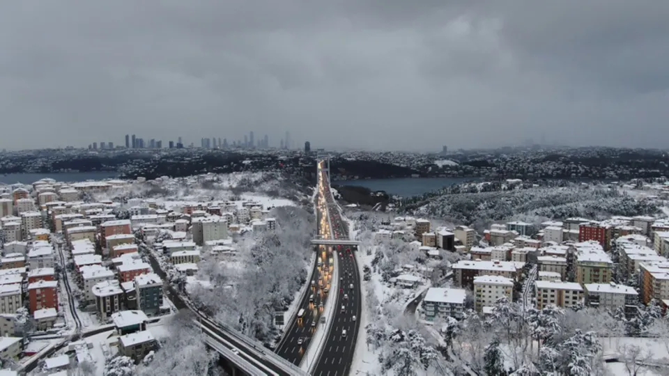 İstanbullular haftaya karla başladı! İşte İstanbul'dan kartpostallık kareler