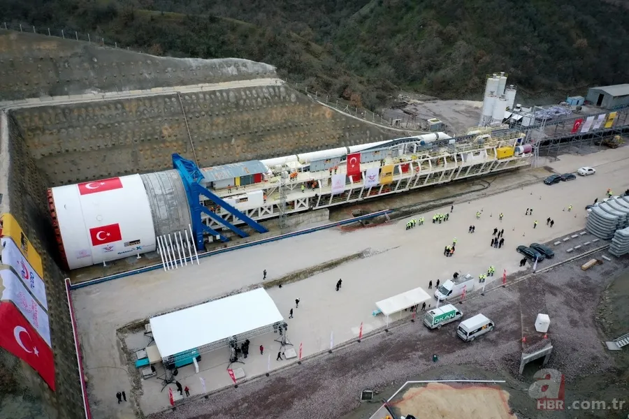 Ulaştırma ve Altyapı Bakanı Adil Karaismailoğlu İzmir-Afyonkarahisar-Ankara YHT tünel kazı başlangıç törenine katıldı 1