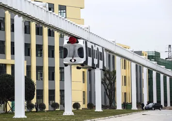 Çin'de ilk hava treni hizmete girdi