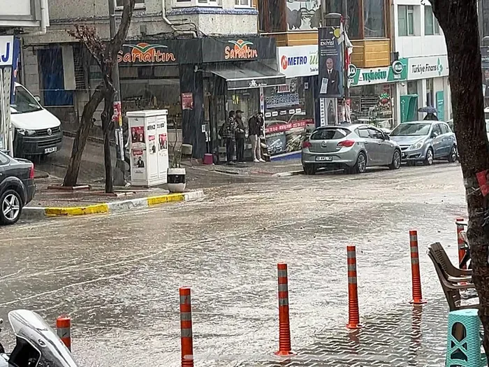 1711523763866.jpg Kırmızı toz uyarısı! Kuzey Afrika'dan yola çıktı! Uzmanlar gün vererek uyardı: Maske takın... - 1