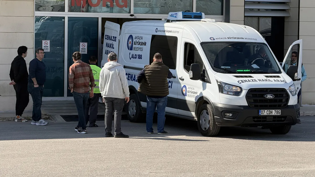 Antalya'da kahreden kaza! Bariyerlere çarpan motosiklet takla attı: Sürücü hayatını kaybetti