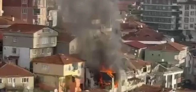 İstanbul Eyüpsultan’da 2 katlı bina alevlere teslim oldu