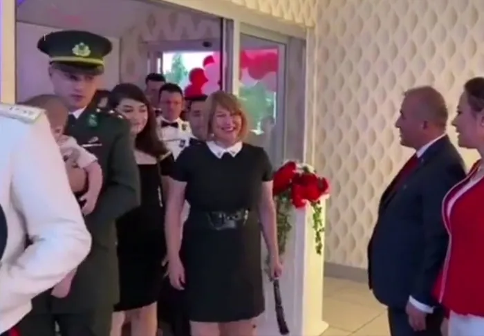 28-subat-kafasi-hortladi-tokatta-bir-grup-rutbeli-asker-valiyi-gormezden-geldi-1664655719643.jpg Tokat'taki resepsiyonda 28 Şubat zihniyeti! Rütbeli askerler Vali Hatipoğlu'nun elini sıkmadı - 3