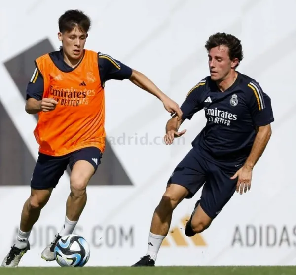 arda-gulerin-real-madrid-antrenmanindan-ilk-karesi-1689011762071.jpg Arda Güler'in Real Madrid antrenmanından ilk kareleri... - 4