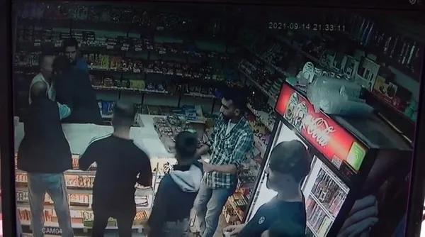 İstanbul Sultangazi'de dehşet! Rakip marketçinin kafasına silah dayadı - 6