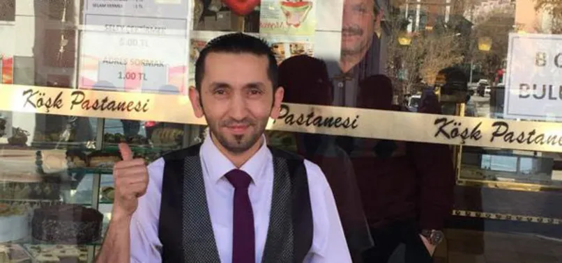 Selfie çektirenden para alıyor