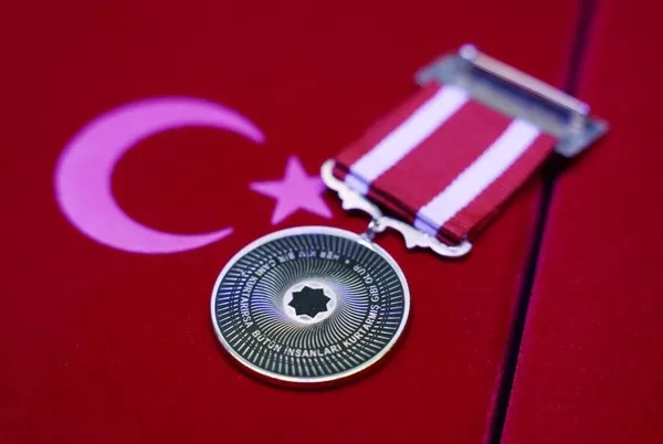 baskan-erdogan-duyurdu-55-bin-kisiye-devlet-ustun-fedakarlik-madalyasi-1682427784647.jpeg Başkan Erdoğan duyurdu: 55 bin kişiye Devlet Üstün Fedakarlık Madalyası - 4