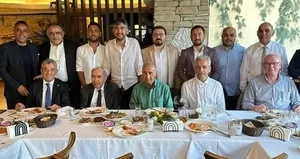 CHP’de kafa bir dünya! Rakı masasında poz...
