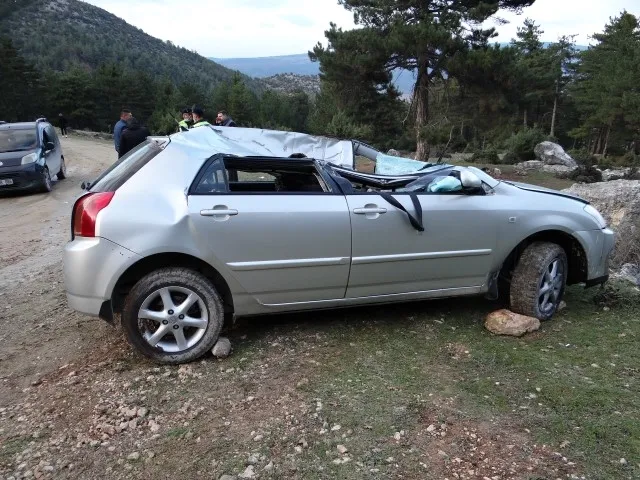 Son dakika: Otomobil şarampole uçtu! Ölü ve yaralılar - 2