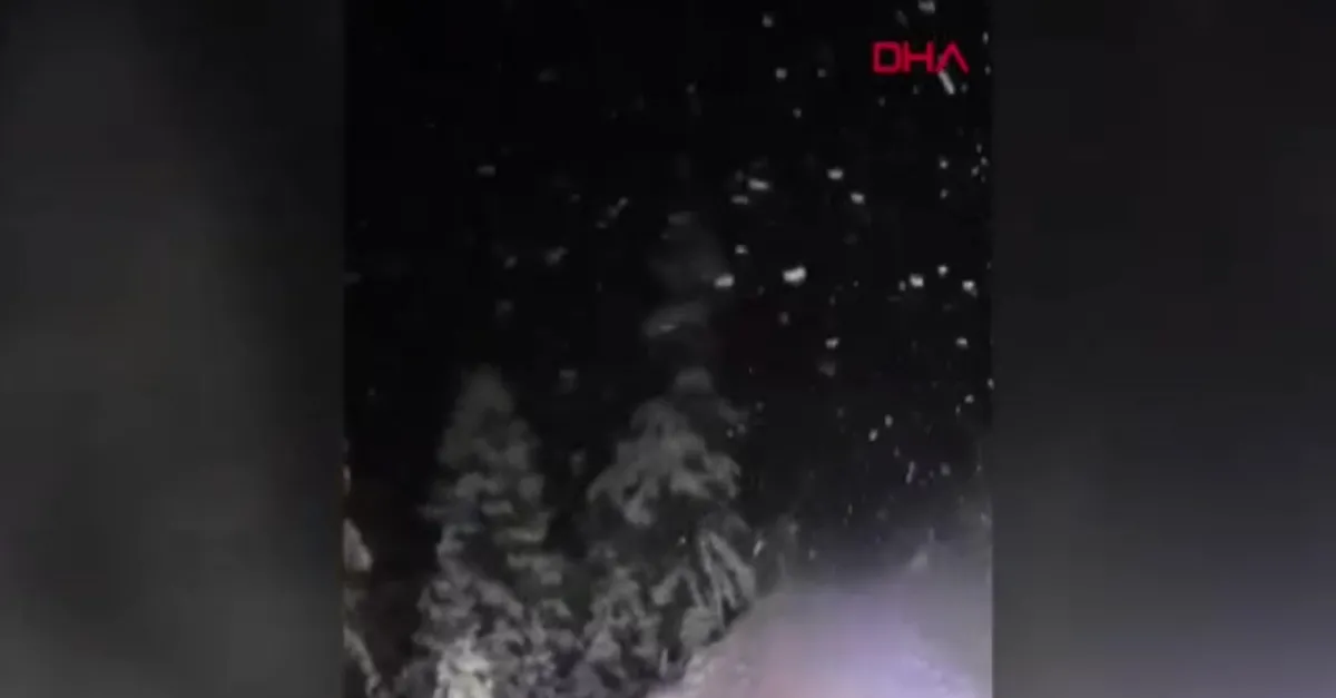 Uludağ zirvesinde kar yağışı başladı