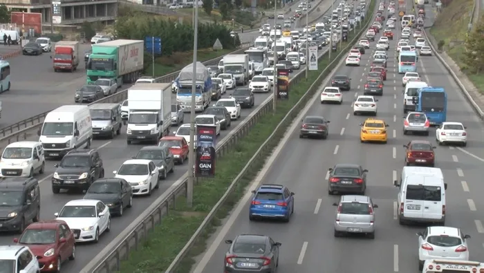 Son dakika: İstanbul’da cumhuriyet bayramı öncesi trafik yoğunluğu rekor seviyeye ulaştı - 6