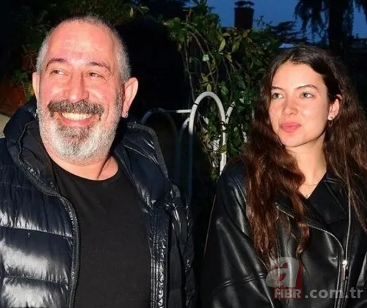 Komedyen Cem Yılmaz’ın yeni sevgilisi ünlü oyuncu Seda Akman çıktı! Seda Akman’a jesti çok konuşuldu! ‘Neden sevgililerine bunu yapıyor?’ 2