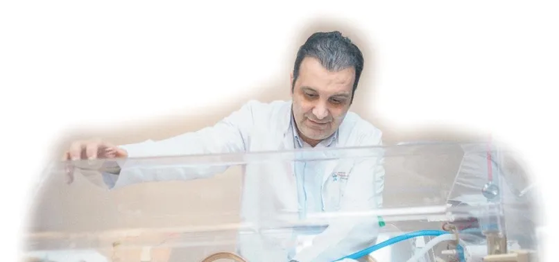 2.5 kiloluk bebeğin kalbine üç stent