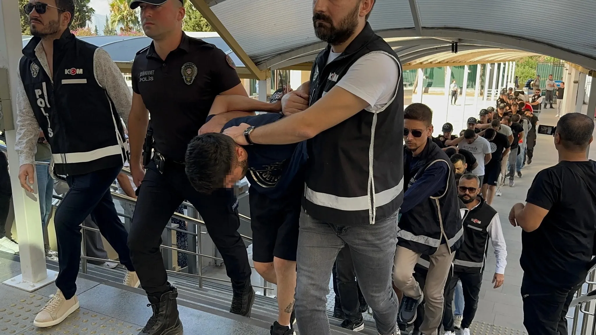 Daltonlar çetesi üyelerine ceza yağdı! "Öde yoksa bombalayacağız" diyen şebeke çöktü