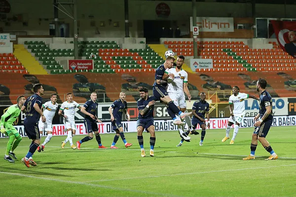Alanyaspor ile Fenerbahçe 0-0 berabere kaldı! Fenerbahçe şampiyonluk yarışında yara aldı - 2