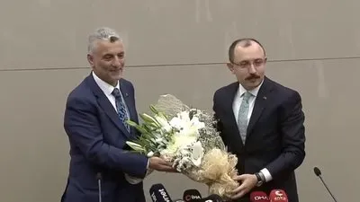 Bakanlıklarda devir-teslim töreni