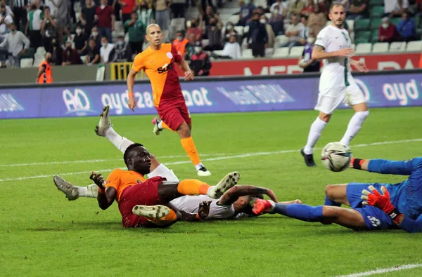 Galatasaray’dan olaylı galibiyet! Marcao Kerem Aktürkoğlu’na önce kafa sonra yumruk attı! Giresunspor 0-2 Galatasaray MAÇ SONUCU