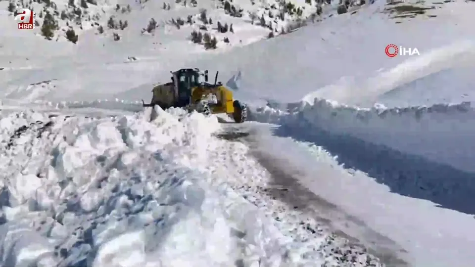 Siirt’te çığ düşen yol temizlendi