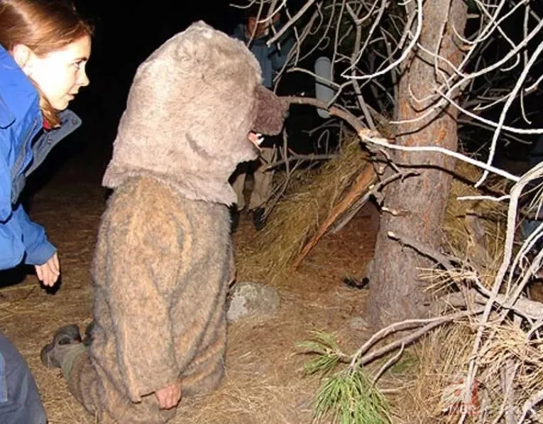 Bear Grylls İnanılmaz Kurtuluş programında herkesi böyle kandırdı! Ayı kostümü giymiş bir insan 11