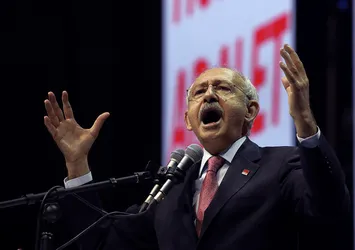 CHP Kurultayı'nda yumruklar konuştu!