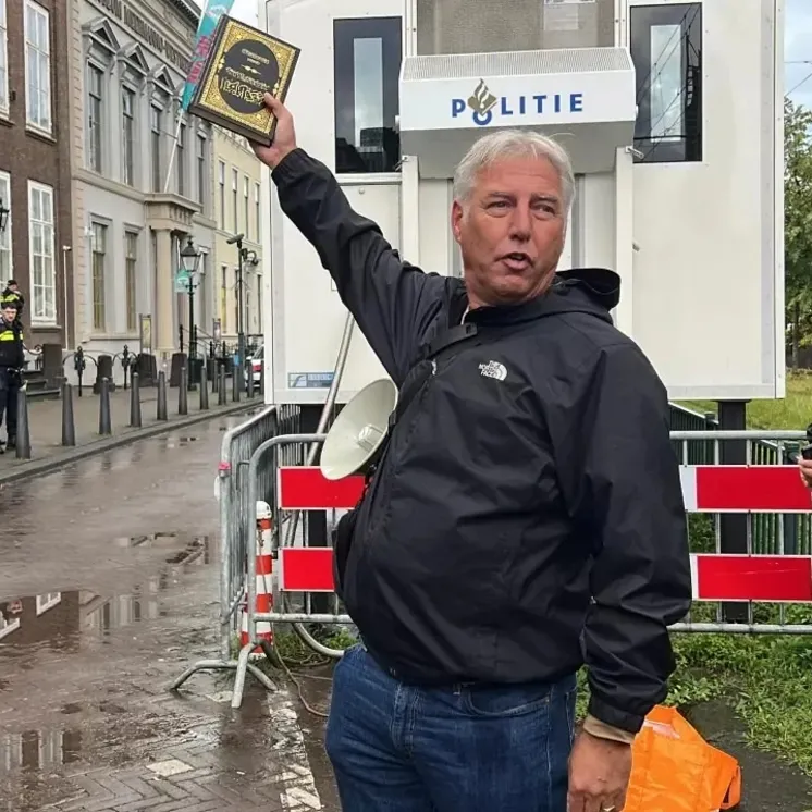 Hollandada Kur’an-ı Kerim’e alçak saldırı!